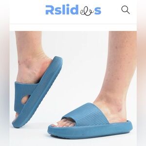 NWOT RSlides Cloud Sandals - Blue Slide Sandals